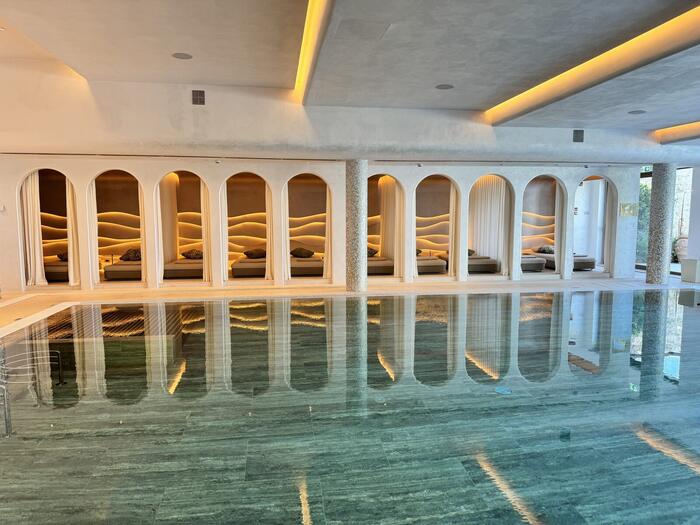 Luxury spa pool